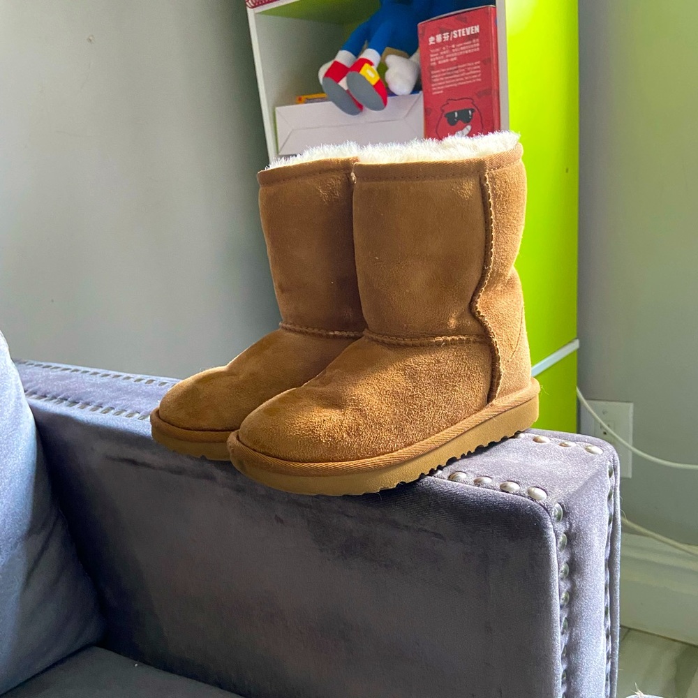Brand new Kids Uggs. Never worn